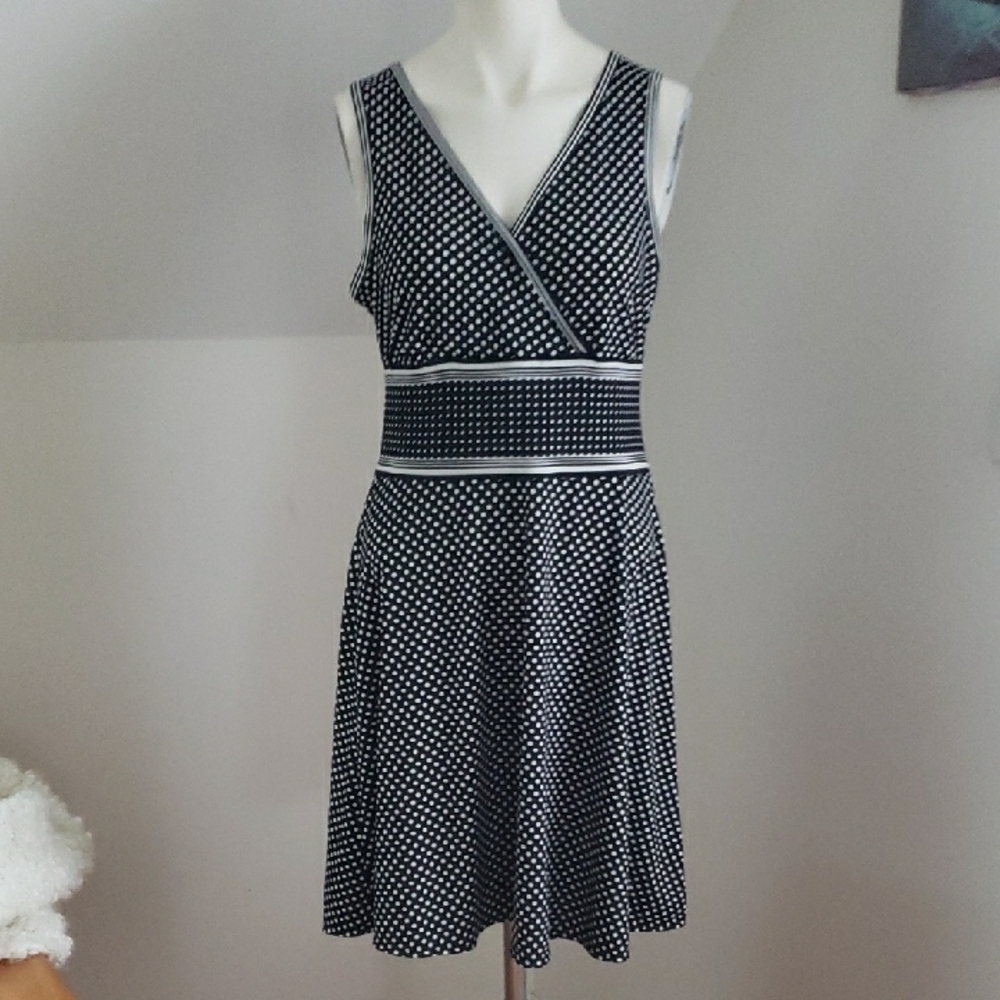 Max Studio Black & White Polka Dot V-Neck Fit Flare Quick Dry Dress Women’s M